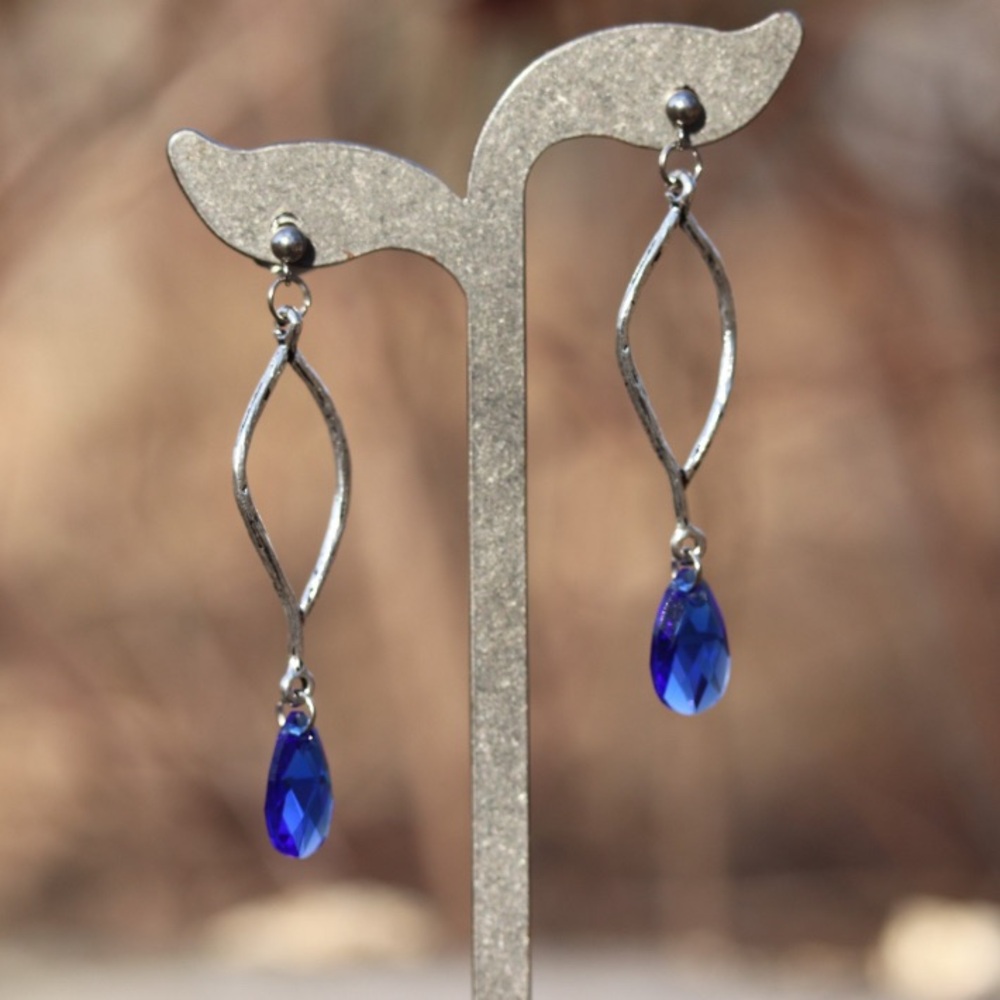 Elegant Silver and Brown Teardrop Earrings